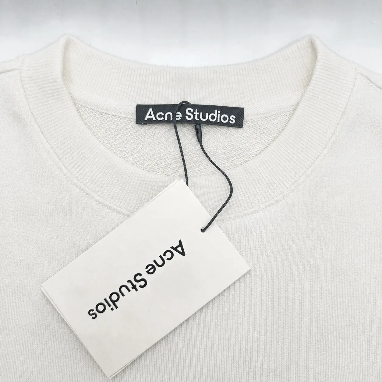Acne*Studios*2026Ss Exclusive Couple Hot Salelogo Embroidery "Difference in Currency Fabrics" Gram double yarn pure cotton, tight yarn round neck sweatshirt upper body is very comfortable, men's and women's Same Style long-sleeved loose sweatshirt, dropped shoulders loose fit Color: Black White Coffee Brown Size: S (90-130 pounds) M (125-150 pounds) L (135-165 pounds) XL (160-190 pounds) XXL (185 pounds